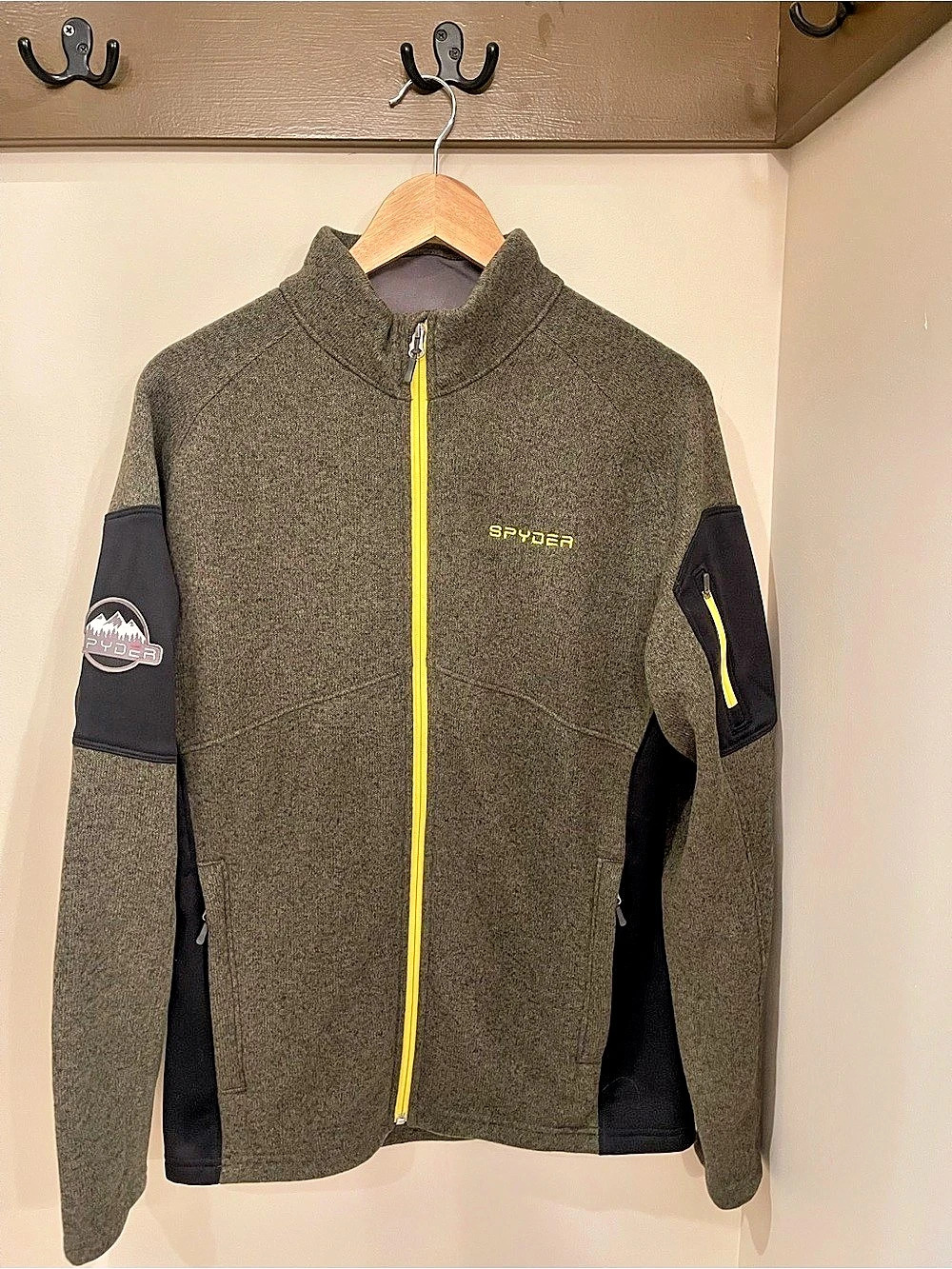 Spyder men’s Fleece Ski Jacket Green & Black Size Medium